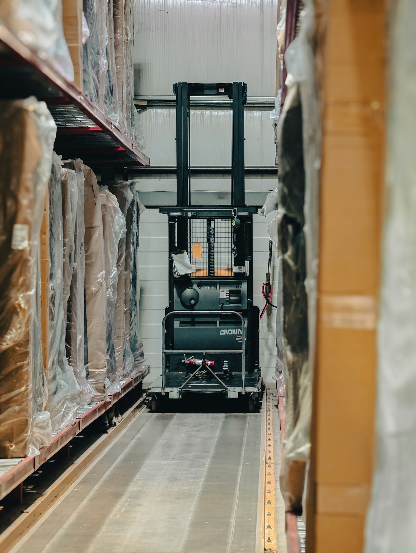 Quản lý kho bãi và phân phối logistics